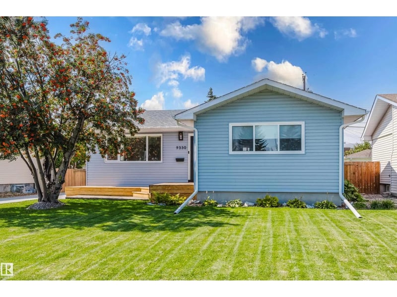 9330 162 ST NW, Edmonton, Alberta, T5R2M9, Edmonton, Alberta — photo 1 of 5