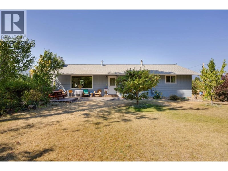 1141 70 Street Southeast, Salmon Arm, British Columbia, V1E1X8, Salmon Arm, British Columbia — photo 1 of 5