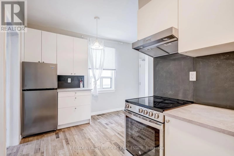 2443 dundas Street West, Toronto (High Park North), Ontario, M6P1X3, Toronto (High Park North), Ontario — photo 1 of 5