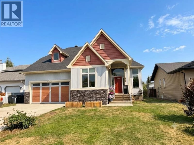 1016 2 Street Northeast, Sundre, Alberta, T0M1X0, Sundre, Alberta — photo 1 of 5