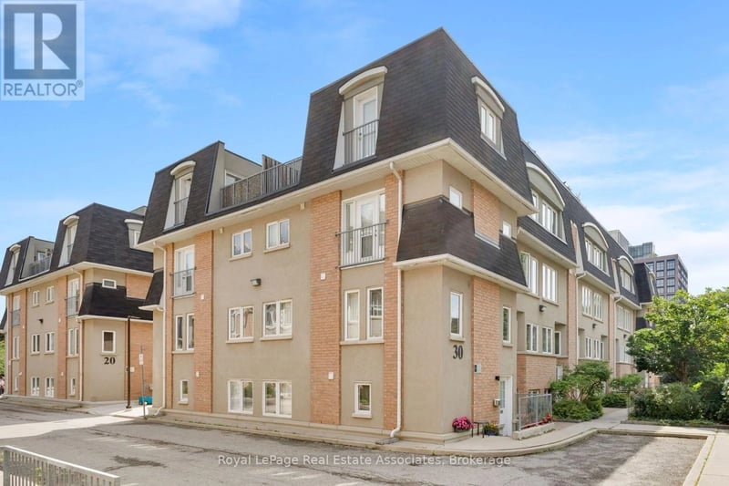 #140 30 Merchant Lane, Toronto (Dufferin Grove), Ontario, M6P4J6, Toronto (Dufferin Grove), Ontario — photo 1 of 5