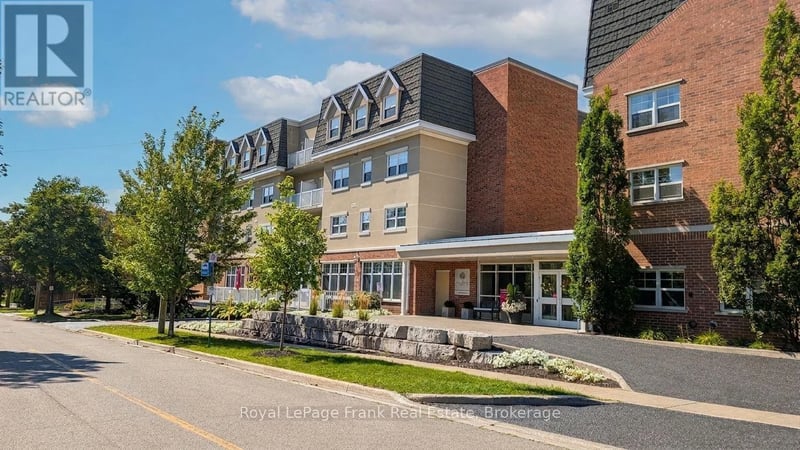 #425 240 Chapel Street, Cobourg, Ontario, K9A0E3, Cobourg, Ontario — photo 1 of 5