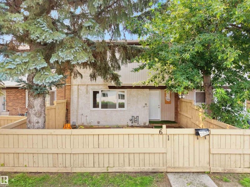 #6 14220 80 ST NW, Edmonton, Alberta, T5C1L6, Edmonton, Alberta — photo 1 of 5