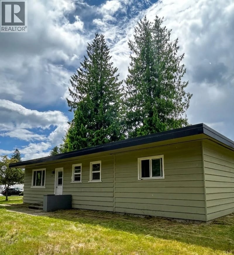 1201 Victoria Road West, Revelstoke, British Columbia, V0E2S0, Revelstoke, British Columbia — photo 1 of 5