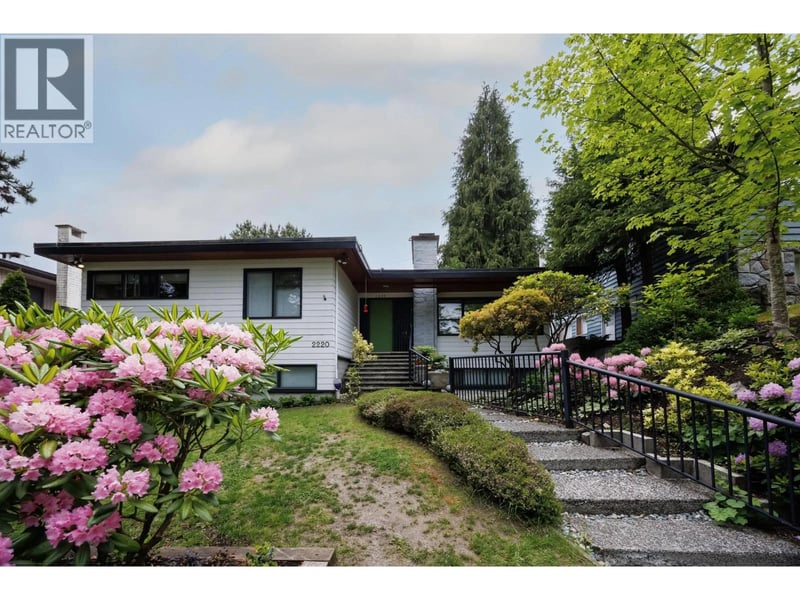 2220 32ND Avenue, Vancouver, British Columbia, V6L2B2, Vancouver, British Columbia — photo 1 of 5