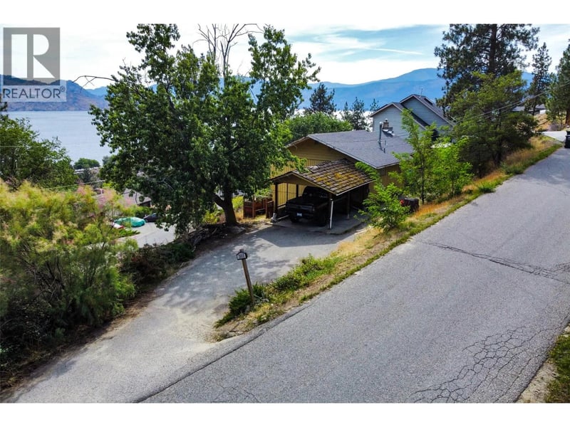 3960 Desert Pines Avenue, Peachland, British Columbia, V0H1X2, Peachland, British Columbia — photo 1 of 5