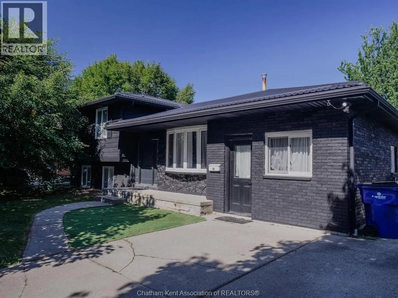 94 OTTAWA Drive, Chatham, Ontario, N7L2J6, Chatham, Ontario — photo 1 of 5
