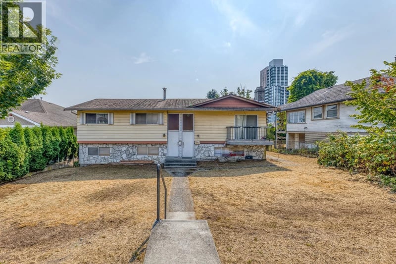 920 HARRIS Avenue, Coquitlam, British Columbia, V3K1S1, Coquitlam, British Columbia — photo 1 of 5
