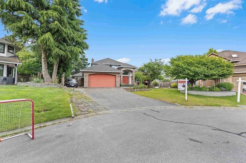 14247 86 Avenue, Surrey, British Columbia, V3W0S6, Surrey, British Columbia — photo 1 of 5