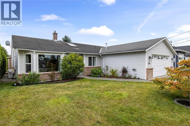 574 Hirst Avenue, Parksville, British Columbia, V9P1H8, Parksville, British Columbia — photo 1 of 5