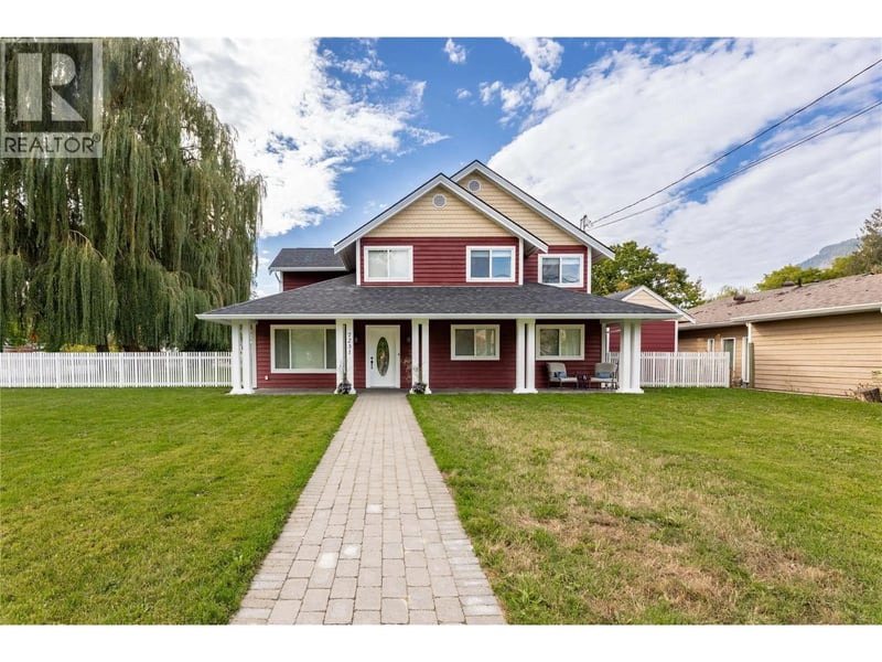 7231 52 Street Northeast, Salmon Arm, British Columbia, V0E1K0, Salmon Arm, British Columbia — photo 1 of 5