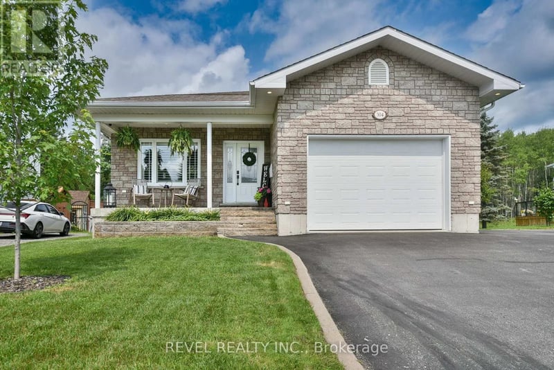 304 JV Bonhomme Boulevard, Timmins (TNW - Vic Heights), Ontario, P4P1H5, Timmins (TNW - Vic Heights), Ontario — photo 1 of 5