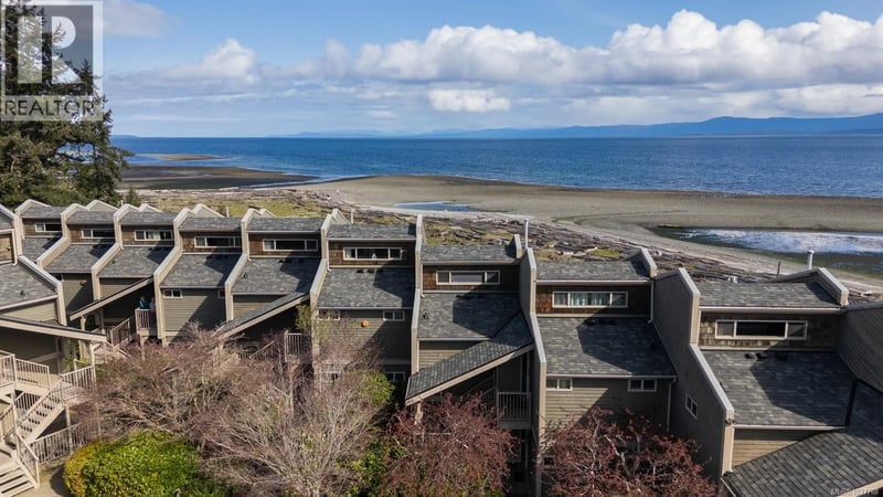 #220 3295 Island Highway West, Qualicum Beach, British Columbia, V9K2C6, Qualicum Beach, British Columbia — photo 1 of 5