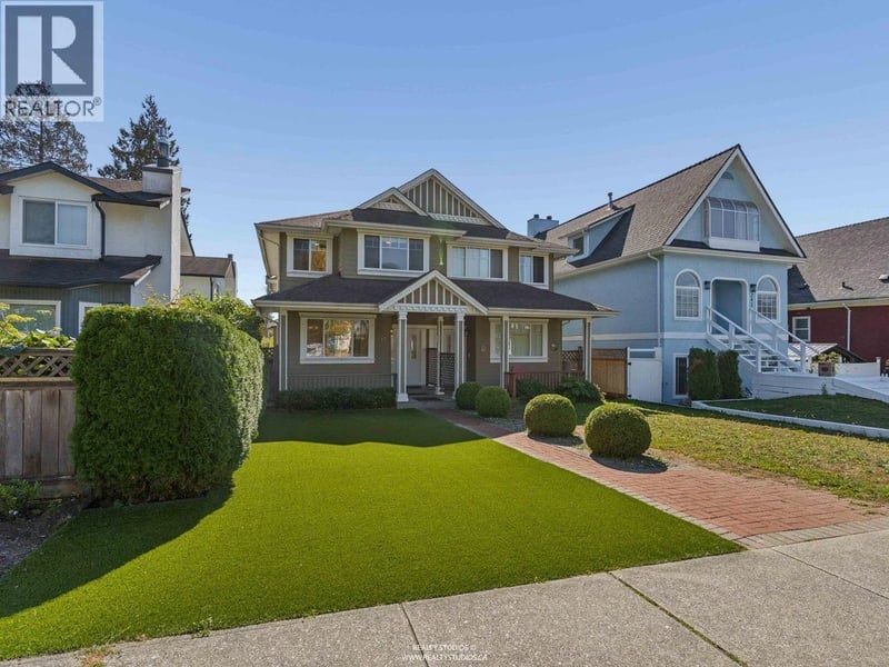 247 19TH Street, North Vancouver, British Columbia, V7L2Z1, North Vancouver, British Columbia — photo 1 of 5