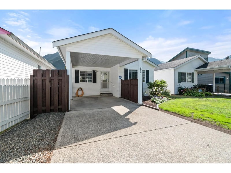 480 COQUIHALLA Street, Hope, British Columbia, V0X1L0, Hope, British Columbia — photo 1 of 5