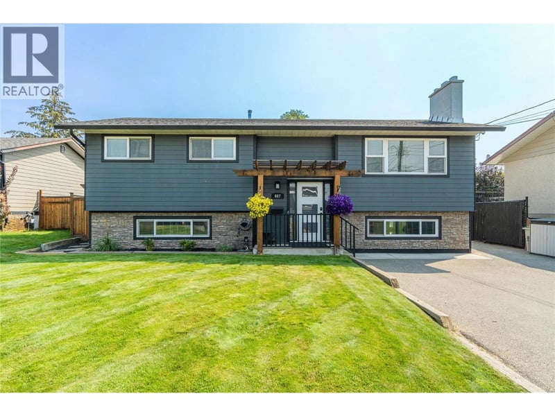 667 Cambridge Crescent, Kamloops, British Columbia, V2B5B7, Kamloops, British Columbia — photo 1 of 5