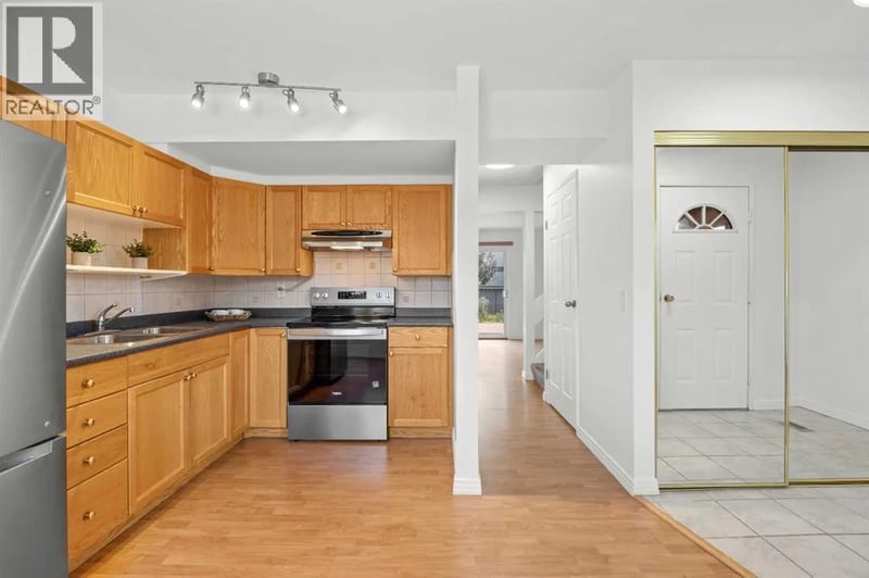 6223 31 Avenue Northwest, Calgary, Alberta, T3B3X2, Calgary, Alberta — photo 1 of 5