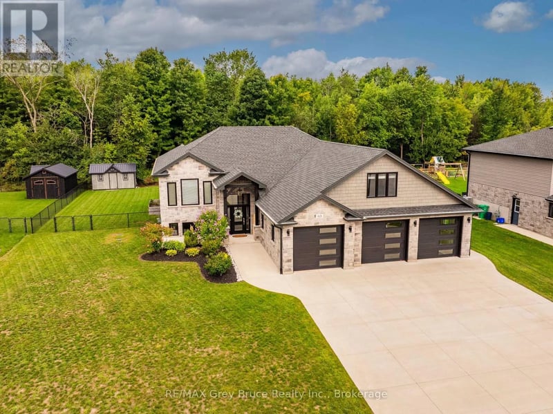 63 Howe Drive, Georgian Bluffs, Ontario, N0H2K0, Georgian Bluffs, Ontario — photo 1 of 5