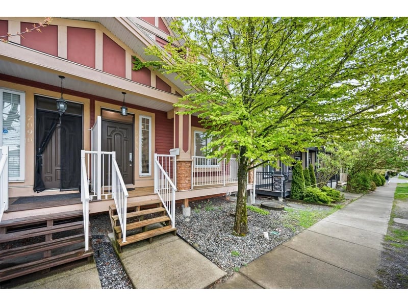 7088 144 Street, Surrey, British Columbia, V3W5S2, Surrey, British Columbia — photo 1 of 5