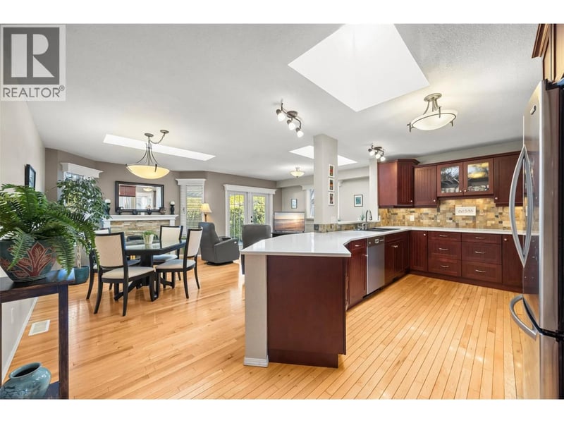 1384 NELSON Place, Kelowna, British Columbia, V1Y9H4, Kelowna, British Columbia — photo 1 of 5