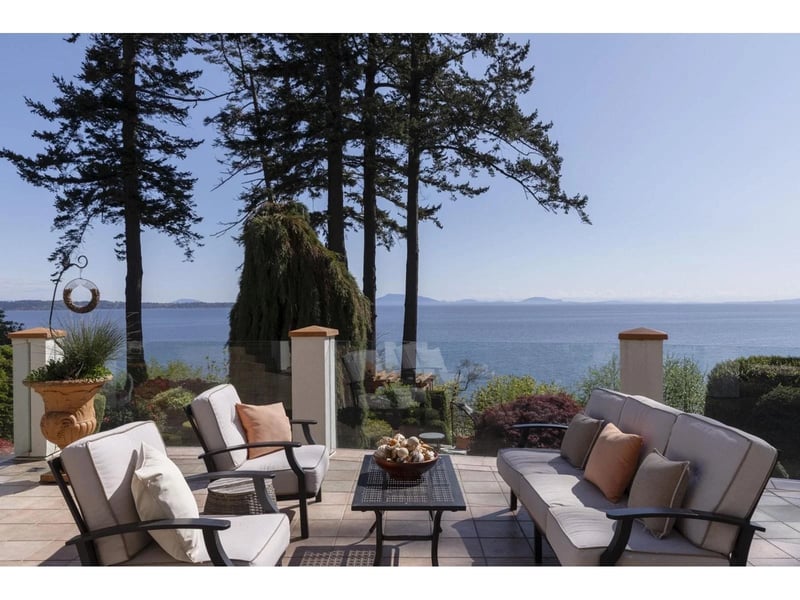 13464 13A Avenue, White Rock, British Columbia, V4A1C4, White Rock, British Columbia — photo 1 of 5