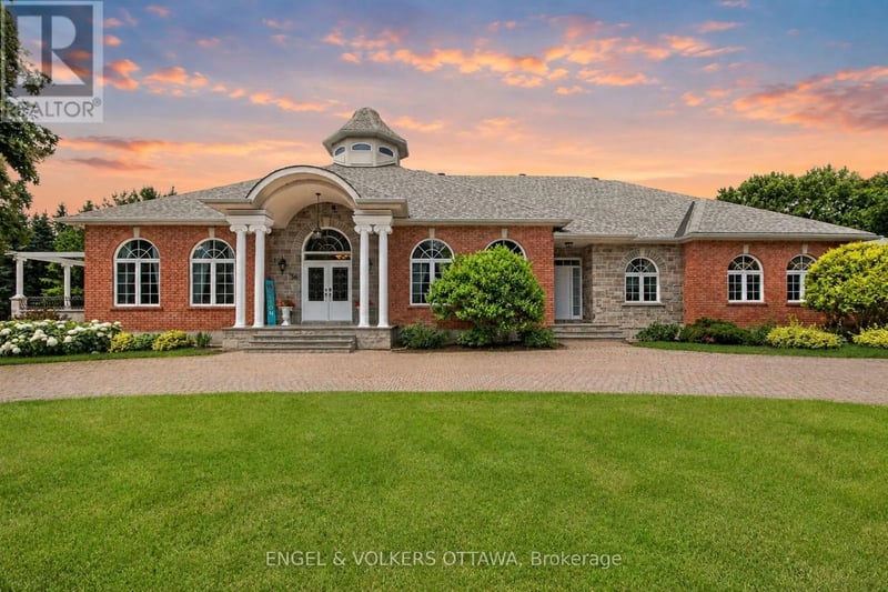 36 Cedarhill Drive, Ottawa, Ontario, K2R1C6, Ottawa, Ontario — photo 1 of 5