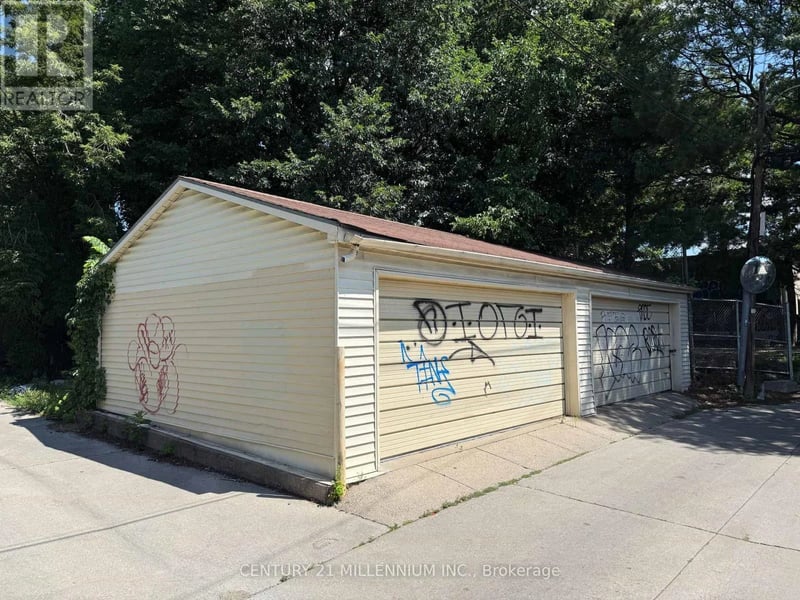 275R Lansdowne Avenue, Toronto (Little Portugal), Ontario, M6K2W2, Toronto (Little Portugal), Ontario — photo 1 of 5