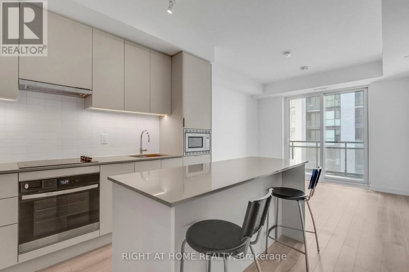 #902 3071 Trafalgar Road, Oakville (JM Joshua Meadows), Ontario, L6H8C6, Oakville (JM Joshua Meadows), Ontario — photo 1 of 5