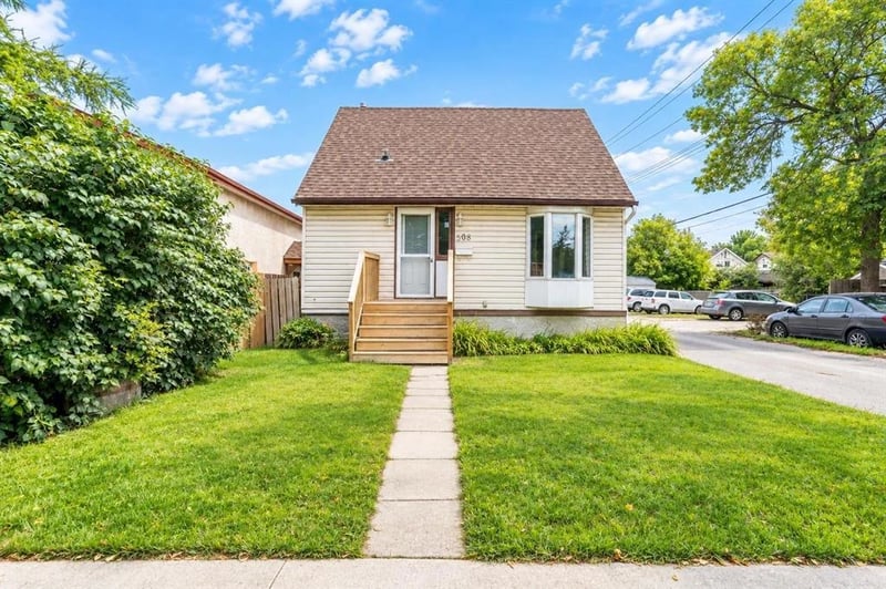 505 Notre Dame Street, Winnipeg, Manitoba, R2J0B1, Winnipeg, Manitoba — photo 2 of 5