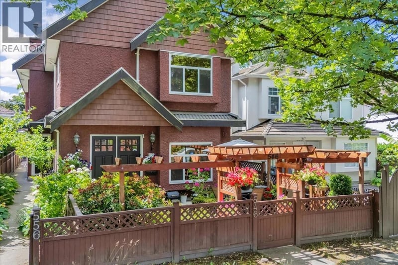 546 44TH Avenue, Vancouver, British Columbia, V5W1W5, Vancouver, British Columbia — photo 1 of 5