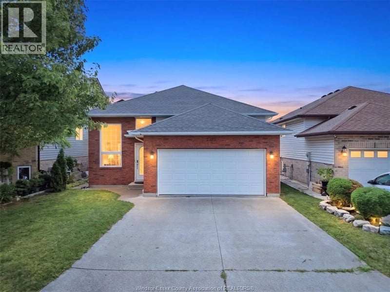 2385 GATWICK, Windsor, Ontario, N8P1Y7, Windsor, Ontario — photo 1 of 5