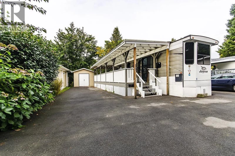 247 TOMAHAWK Avenue, West Vancouver, British Columbia, V7P1C4, West Vancouver, British Columbia — photo 1 of 5