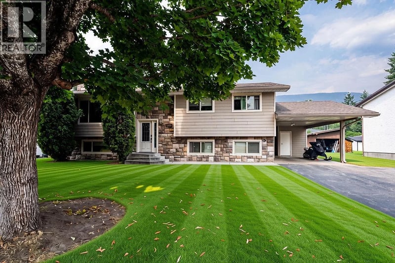 1506 Mountain View Drive, Revelstoke, British Columbia, V0E2S1, Revelstoke, British Columbia — photo 1 of 5