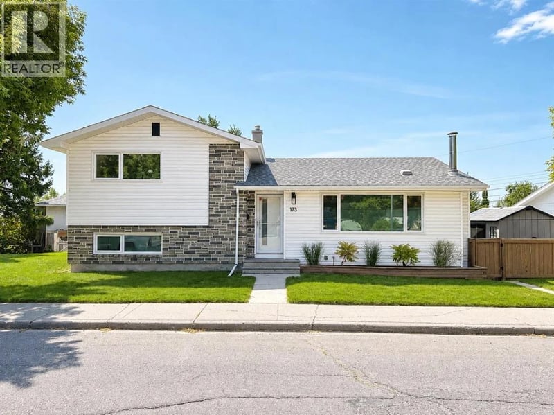 173 Cornwallis Drive Northwest, Calgary, Alberta, T2K1V4, Calgary, Alberta — photo 1 of 5