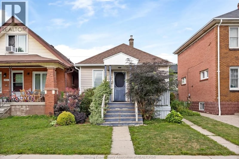 1545 LILLIAN Avenue, Windsor, Ontario, N8X4A9, Windsor, Ontario — photo 1 of 5