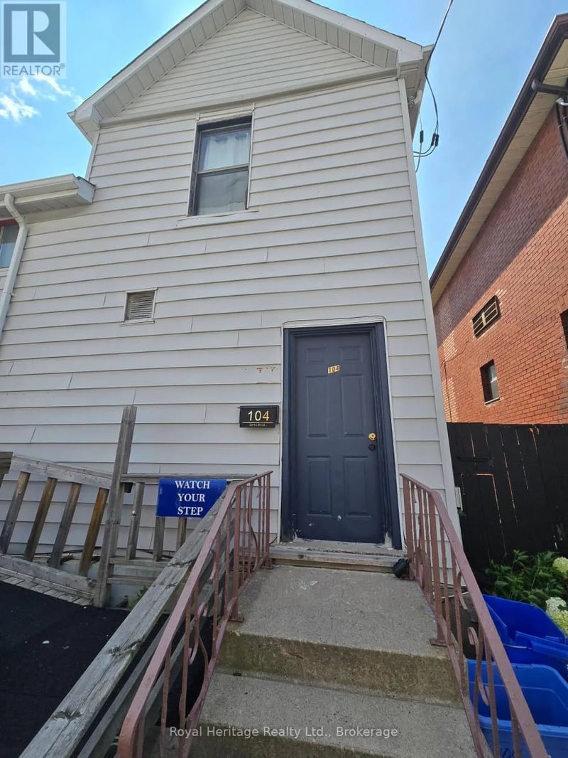 104 Centre Street North, Oshawa (O'Neill), Ontario, L1G4B8, Oshawa (O'Neill), Ontario — photo 1 of 5