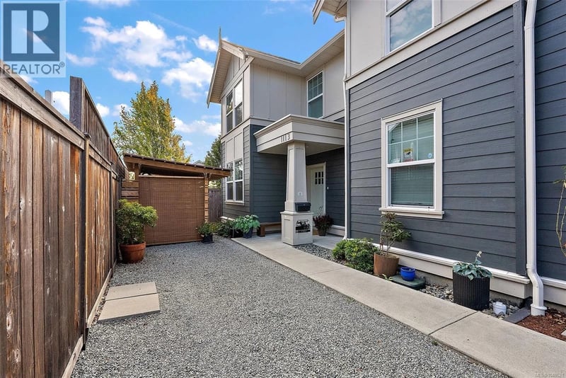 1113 Lyall Street, Esquimalt, British Columbia, V9A5G3, Esquimalt, British Columbia — photo 1 of 5