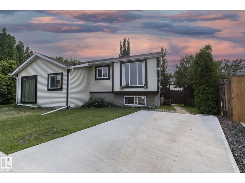 4617 35 AV NW, Edmonton, Alberta, T6L3P8, Edmonton, Alberta — photo 1 of 5