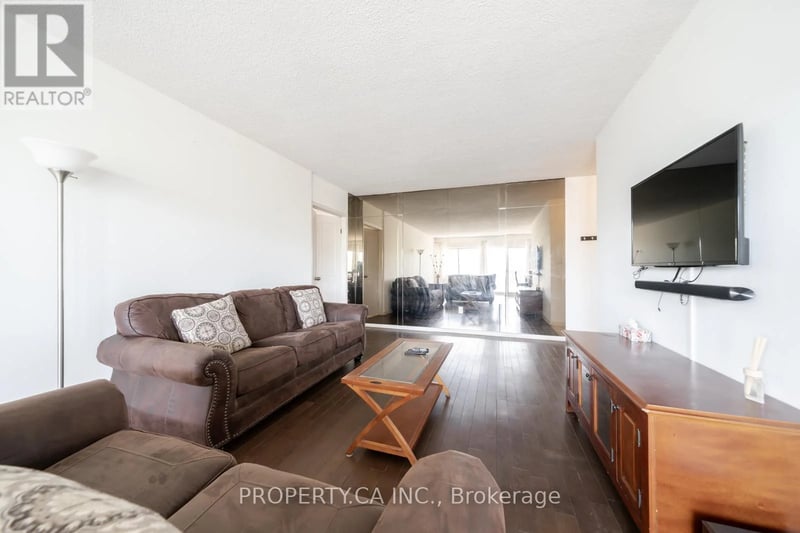 #404 45 Westmount Road North, Waterloo, Ontario, N2L2R3, Waterloo, Ontario — photo 1 of 5