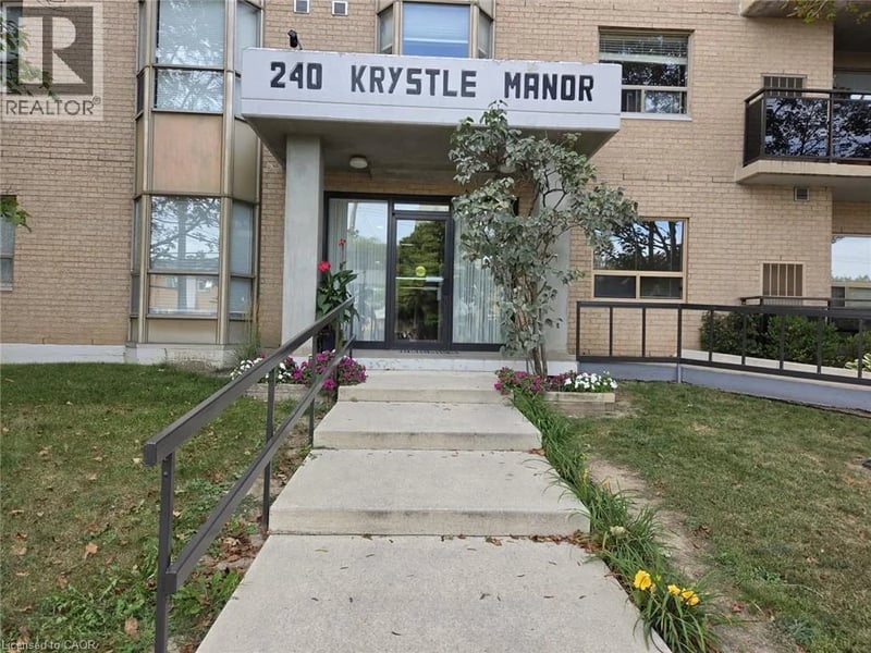 #201 240 QUIGLEY Road, Hamilton, Ontario, L8K5M9, Hamilton, Ontario — photo 1 of 5