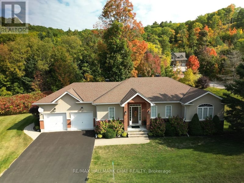 32 Valleycrest Drive, Oro-Medonte (Horseshoe Valley), Ontario, L0L2L0, Oro-Medonte (Horseshoe Valley), Ontario — photo 1 of 5