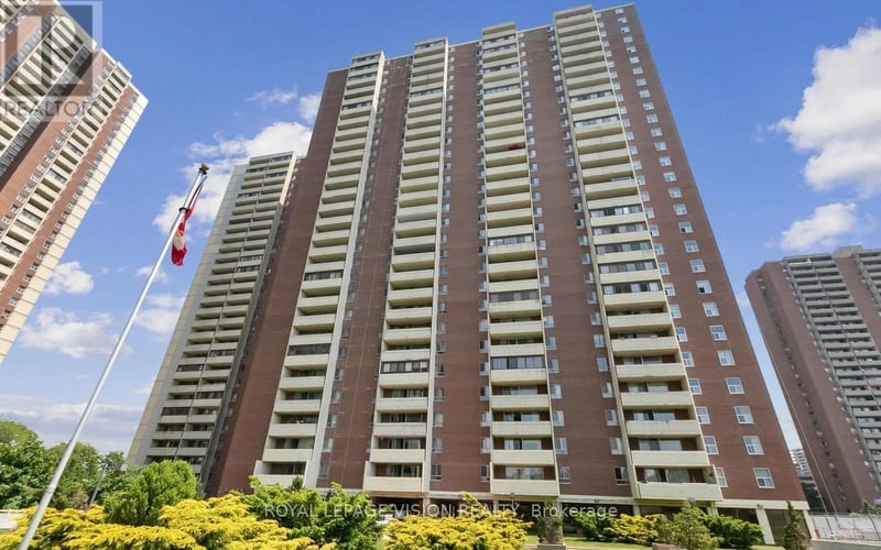 #2801 5 Massey Square, Toronto (Crescent Town), Ontario, M4C5L6, Toronto (Crescent Town), Ontario — photo 1 of 5