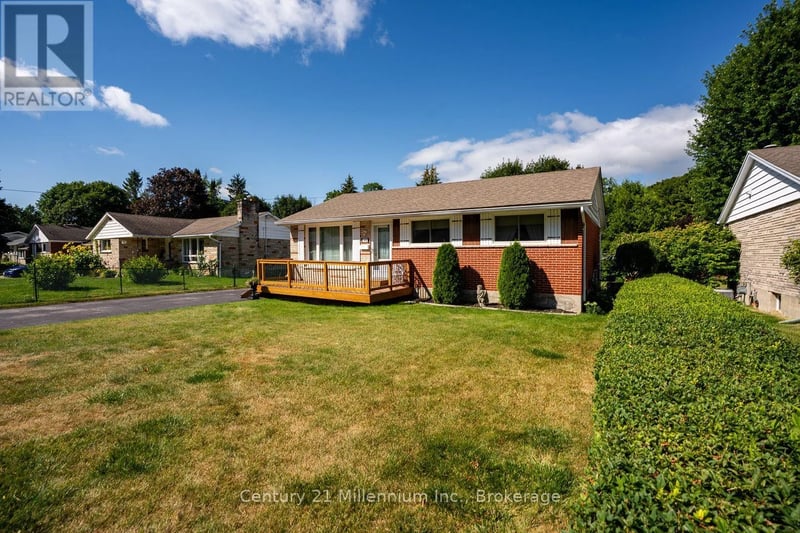 148 7th Avenue East, Owen Sound, Ontario, N4K2W7, Owen Sound, Ontario — photo 1 of 5