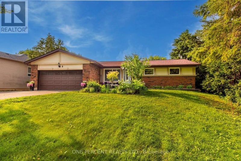 8 Cardwell Court, Adjala-Tosorontio, Ontario, L0G1W0, Adjala-Tosorontio, Ontario — photo 1 of 5