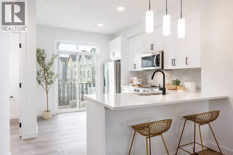 437 Alpine Avenue Southwest, Calgary, Alberta, T2Y0Z8, Calgary, Alberta — photo 1 of 5