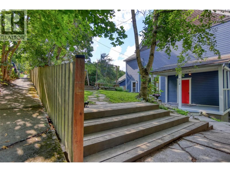 924 FRONT Street, Nelson, British Columbia, V1L4C2, Nelson, British Columbia — photo 1 of 5