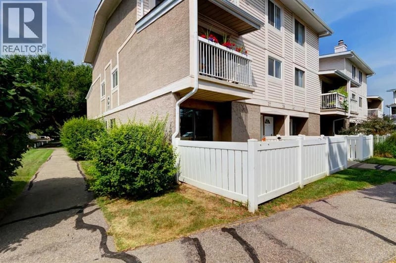 3015 51 Street Southwest, Calgary, Alberta, T3E6N5, Calgary, Alberta — photo 1 of 5