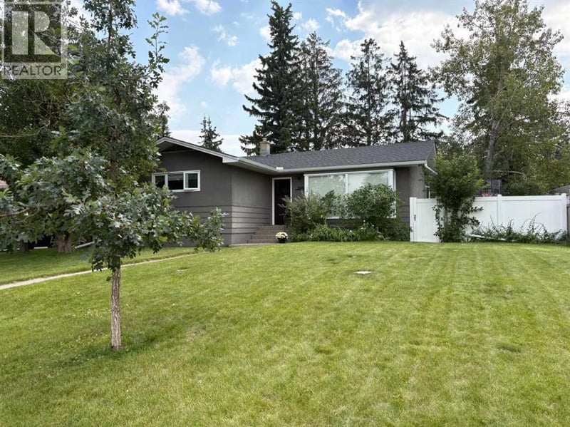 5327 17 Avenue Southwest, Calgary, Alberta, T3E0E8, Calgary, Alberta — photo 1 of 5