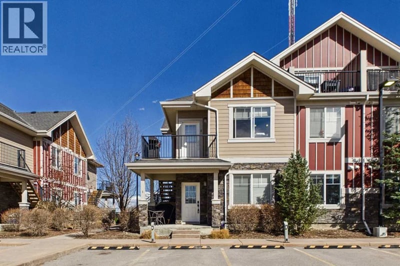67 West Coach Manor Southwest, Calgary, Alberta, T3H1R7, Calgary, Alberta — photo 1 of 5