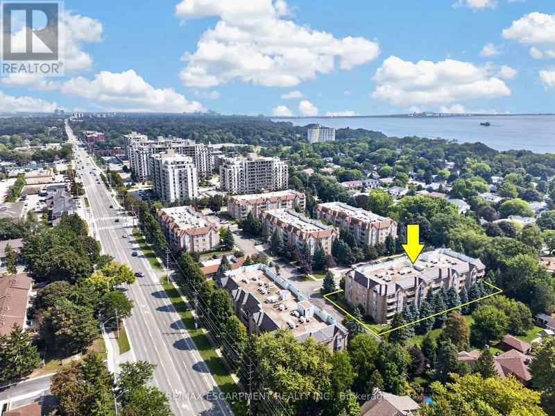 #B404 216 Plains Road West, Burlington (Bayview), Ontario, L7T4K8, Burlington (Bayview), Ontario — photo 1 of 5
